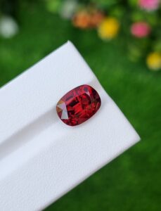 Red spinel loose spinel